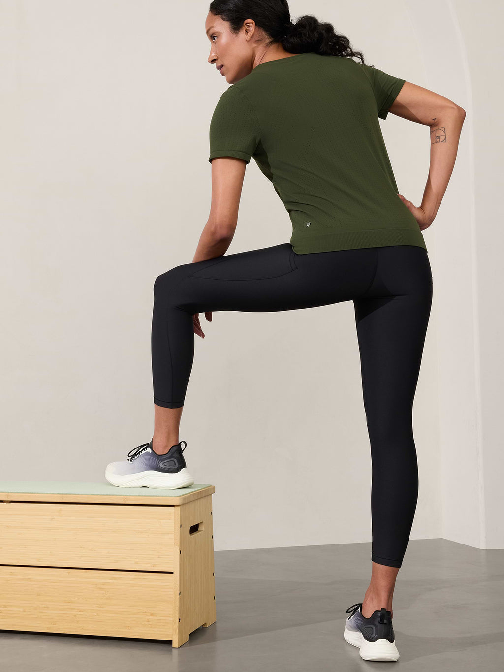 In Motion Seamless Tee - Aspen Olive