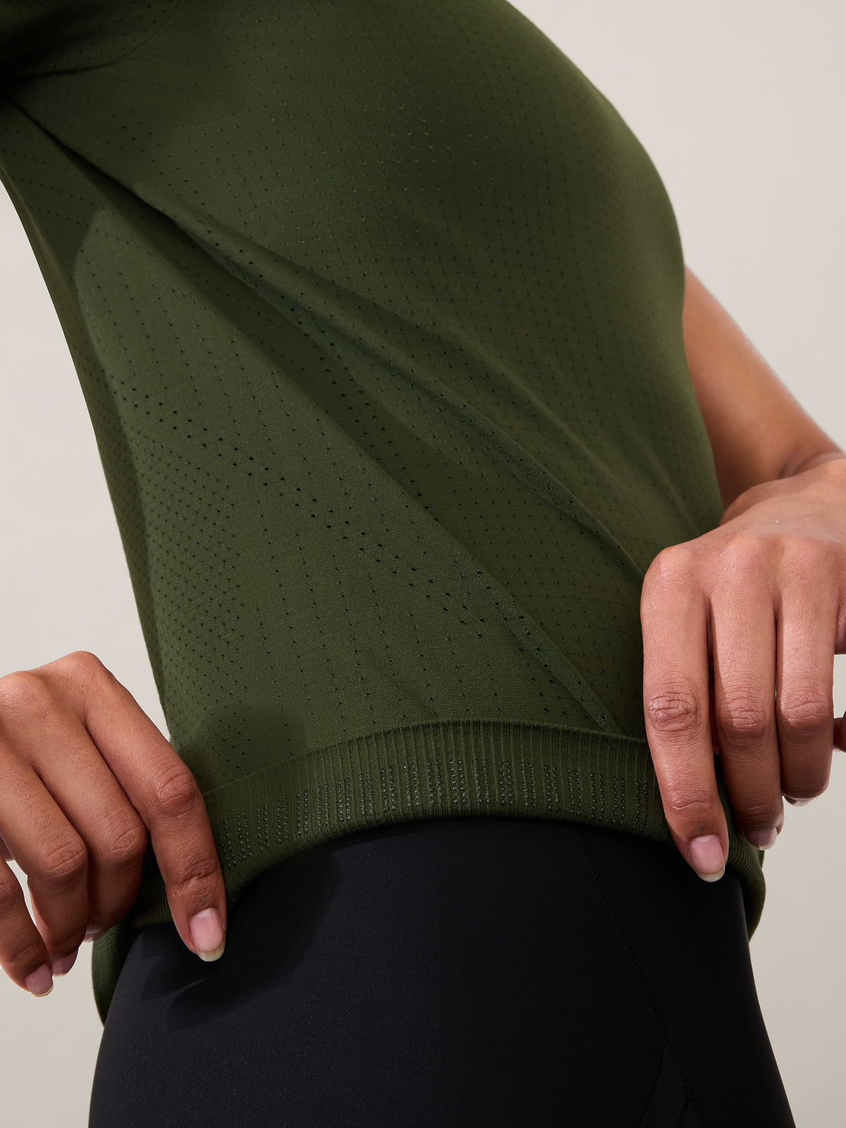 In Motion Seamless Tee - Aspen Olive