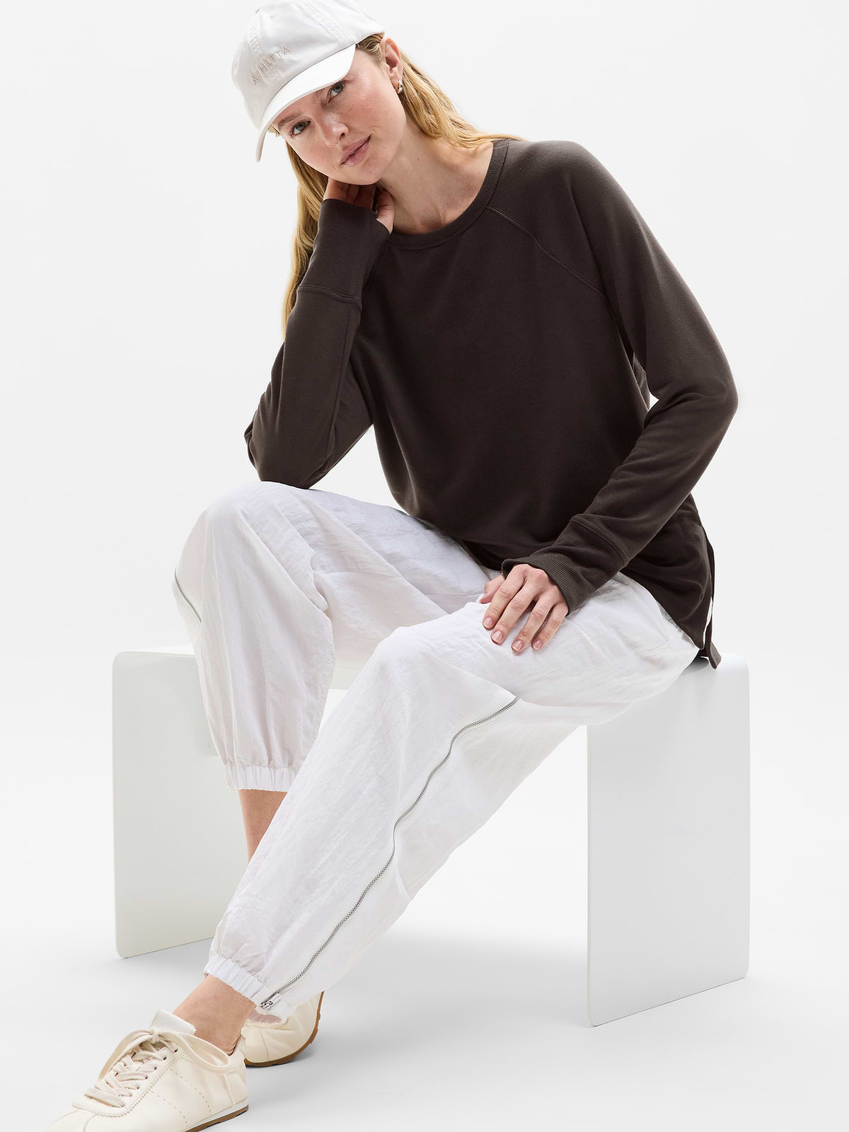 Coaster Luxe V-Neck Sweatshirt - Truffle