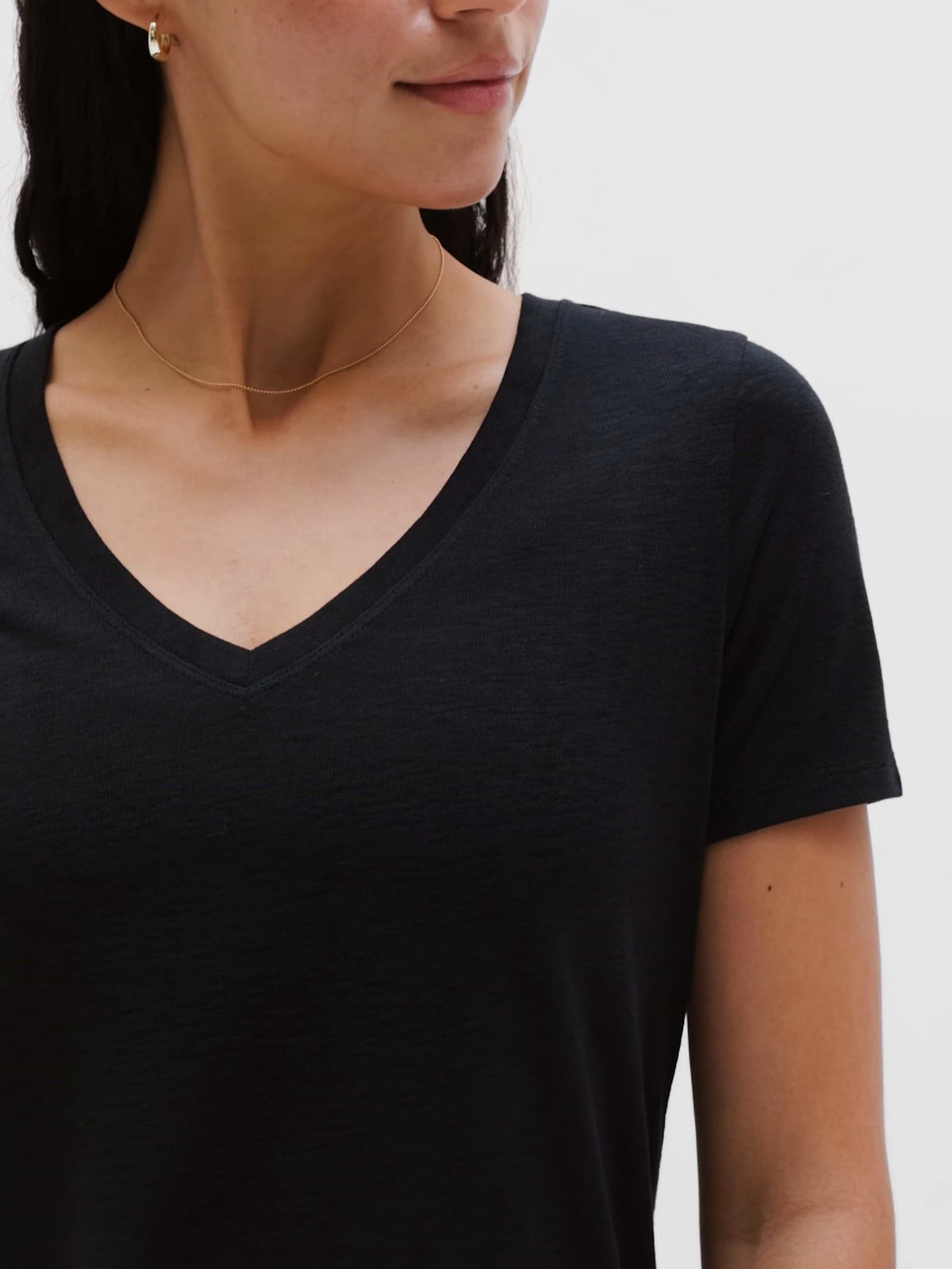Breezy Scoop V-Neck Tee - Black
