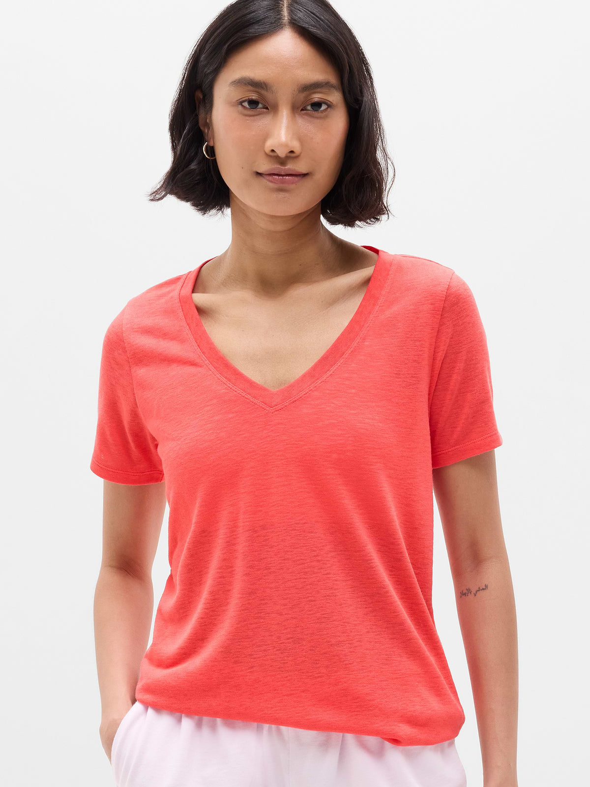 Breezy Scoop V-Neck Tee - Siren