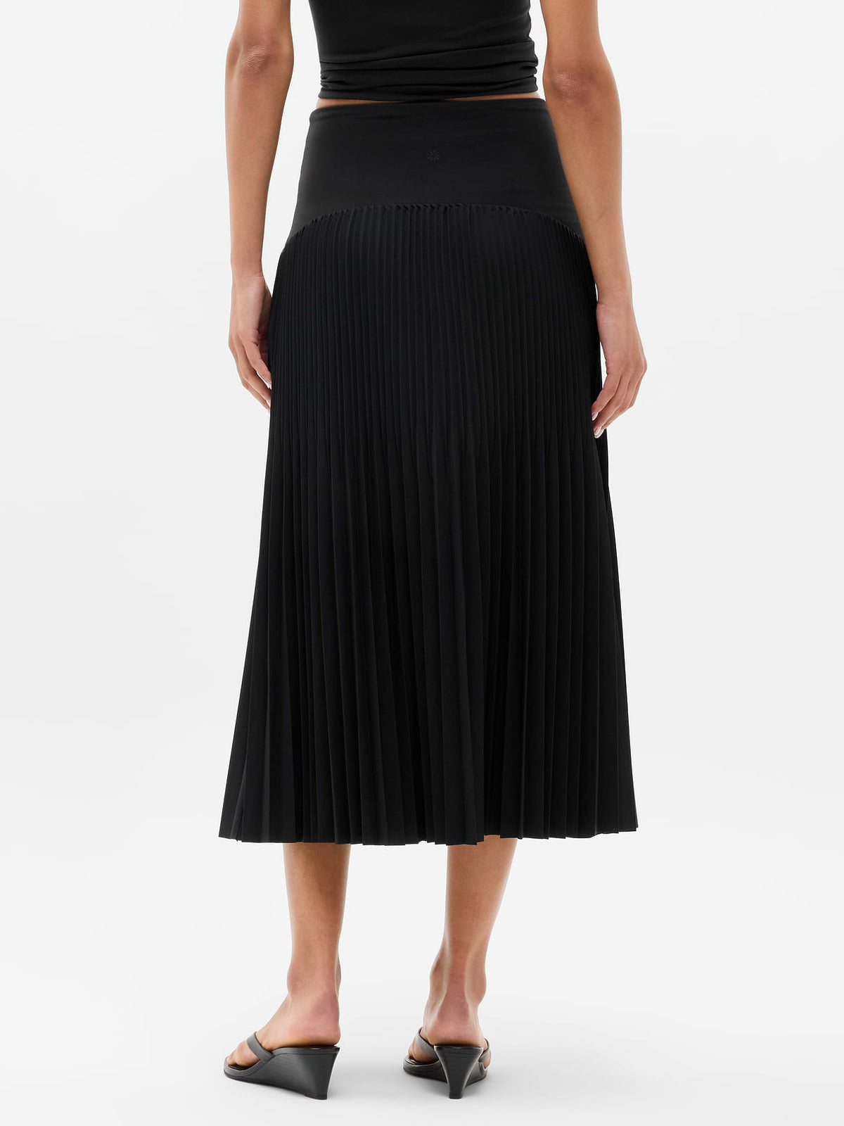 Featherweight Plissé Midi Skirt - Black