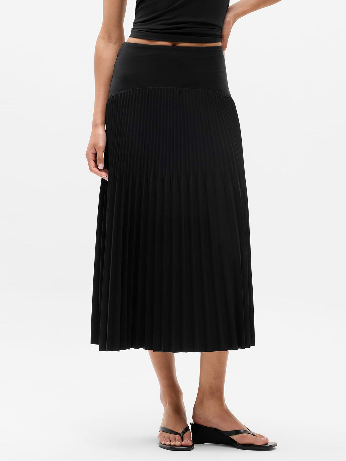 Featherweight Plissé Midi Skirt - Black