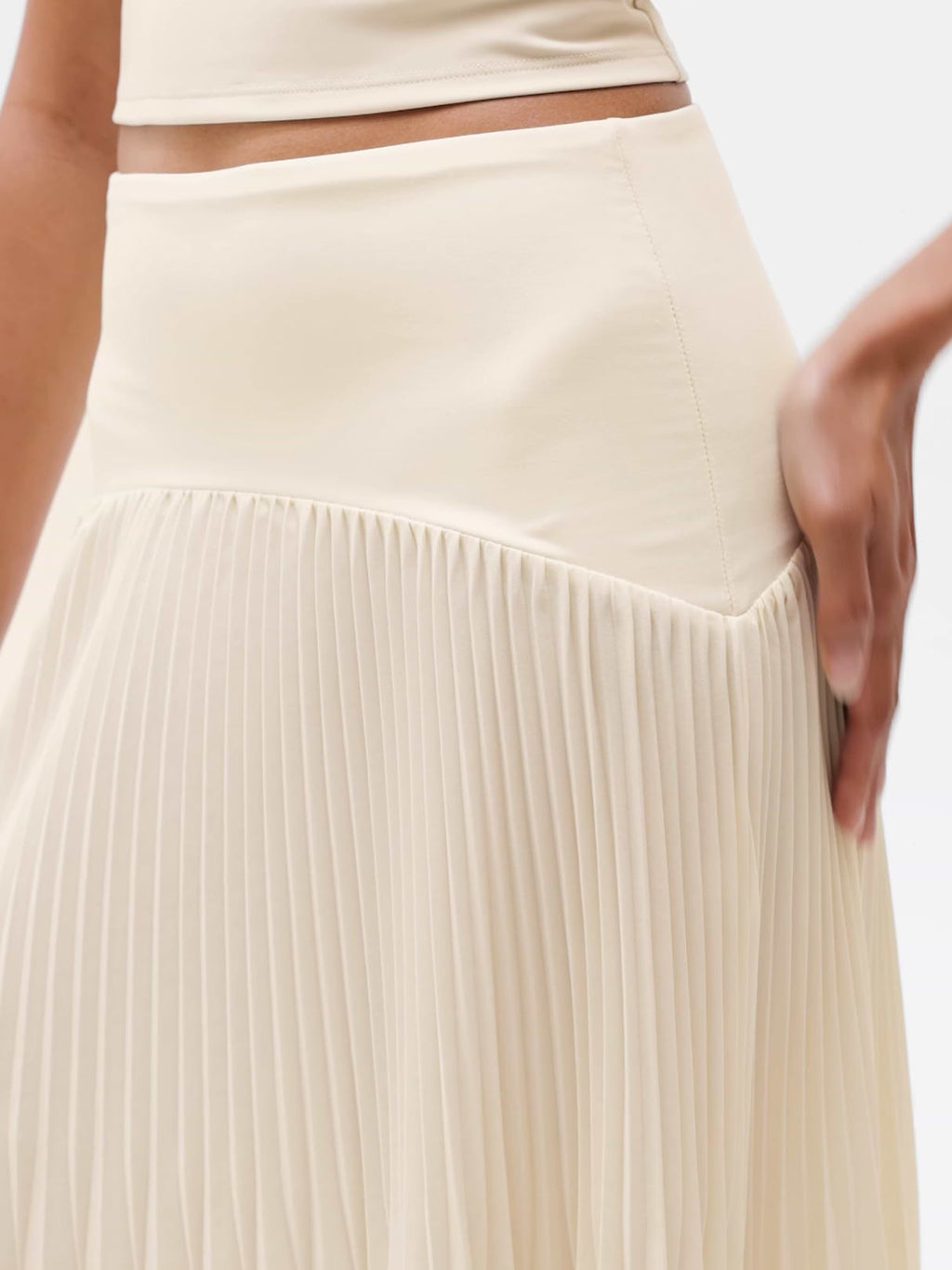 Featherweight Plissé Midi Skirt - Pearl