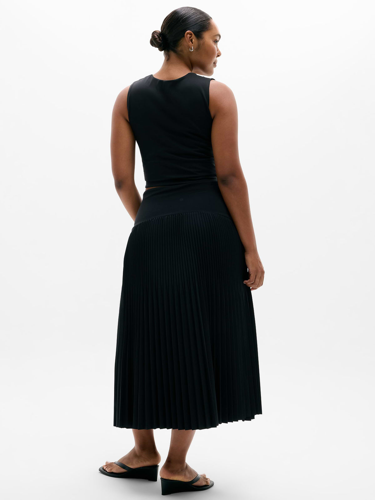 Featherweight Plissé Midi Skirt - Black
