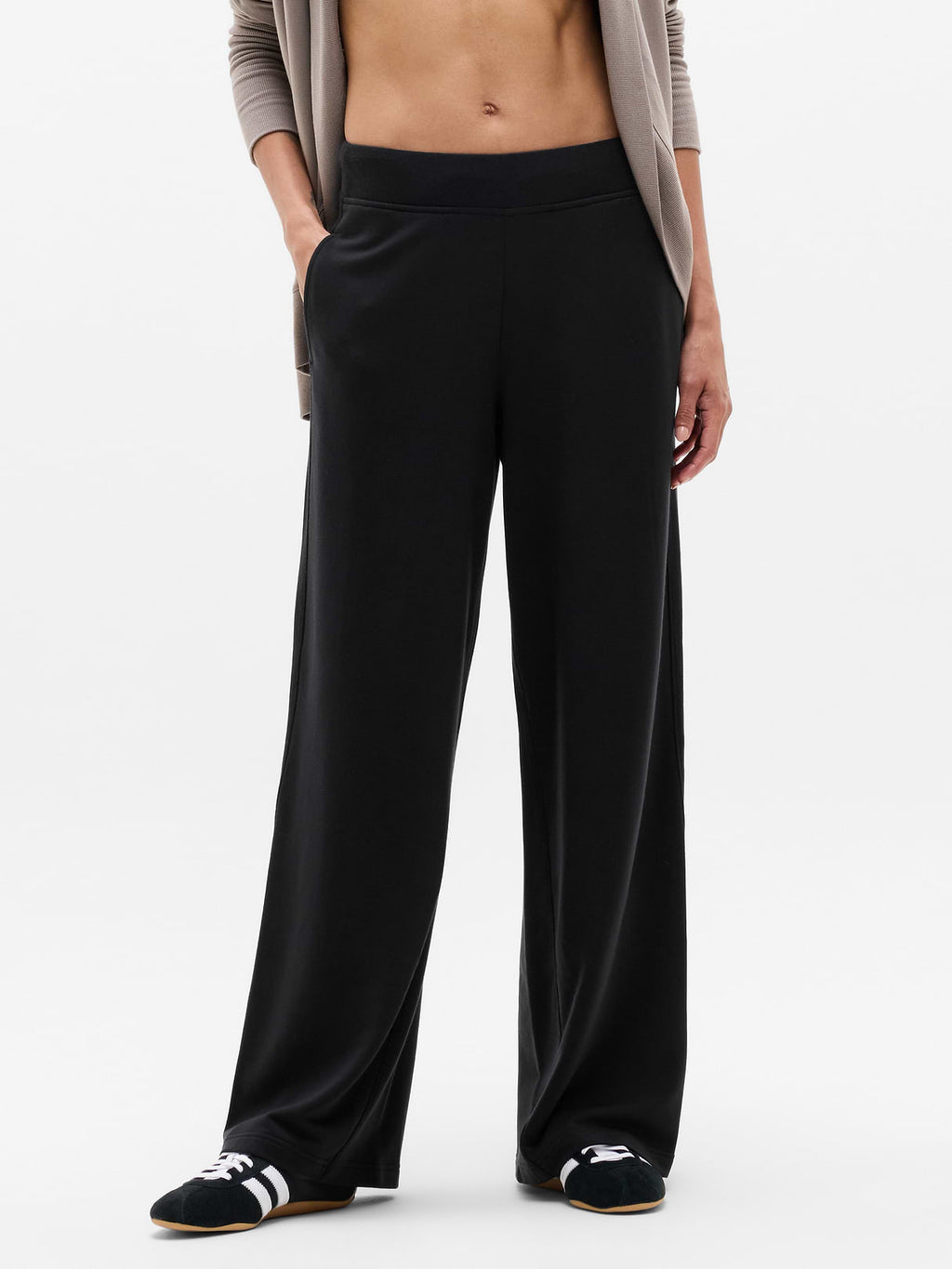 Coaster Luxe Straight Leg Pant - Black