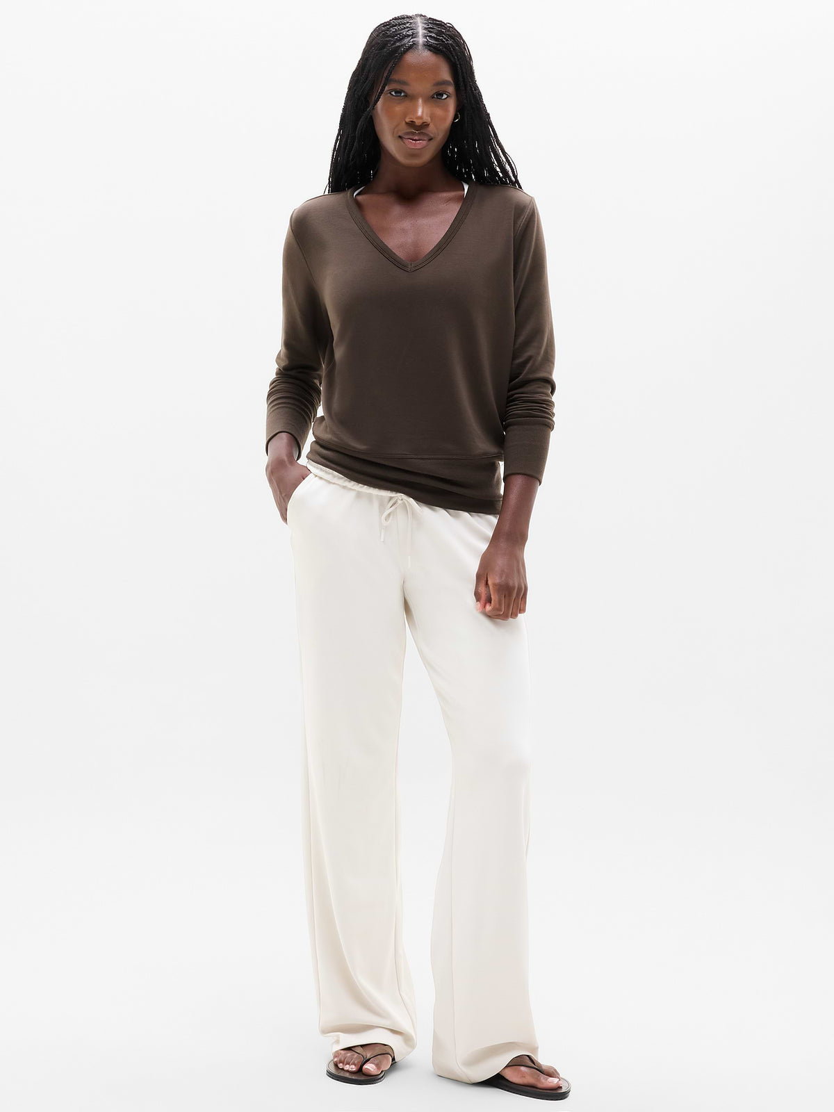 Coaster Luxe V-Neck Sweatshirt - Truffle