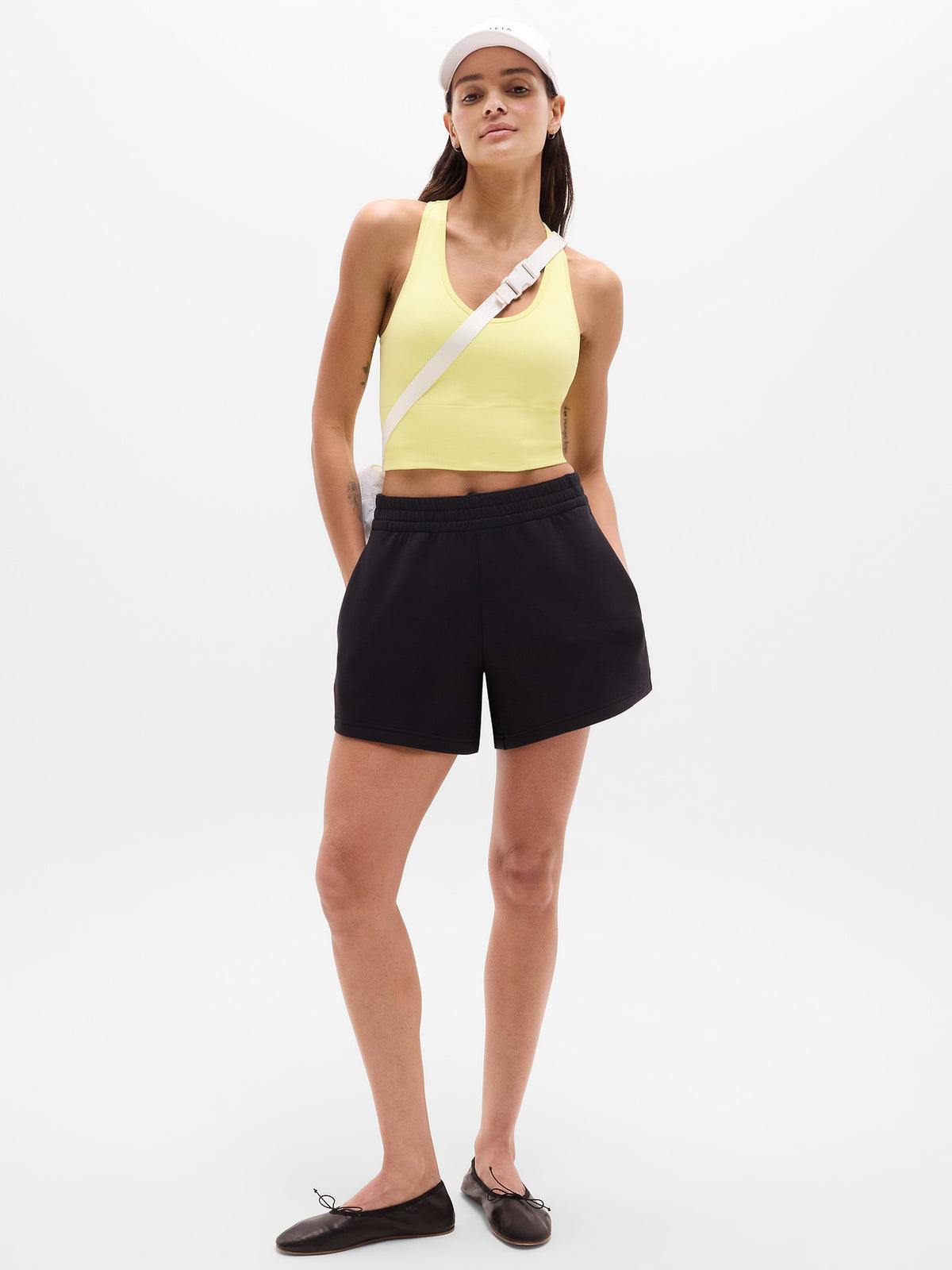 Form Knit Mid Rise 6" Short - Black