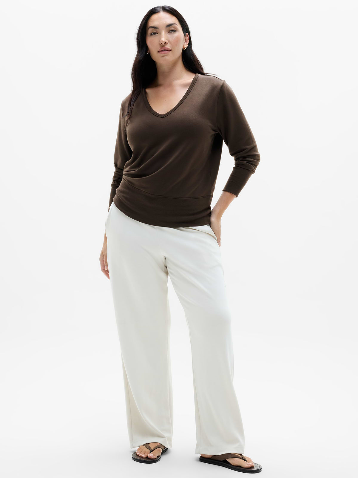 Coaster Luxe V-Neck Sweatshirt - Truffle