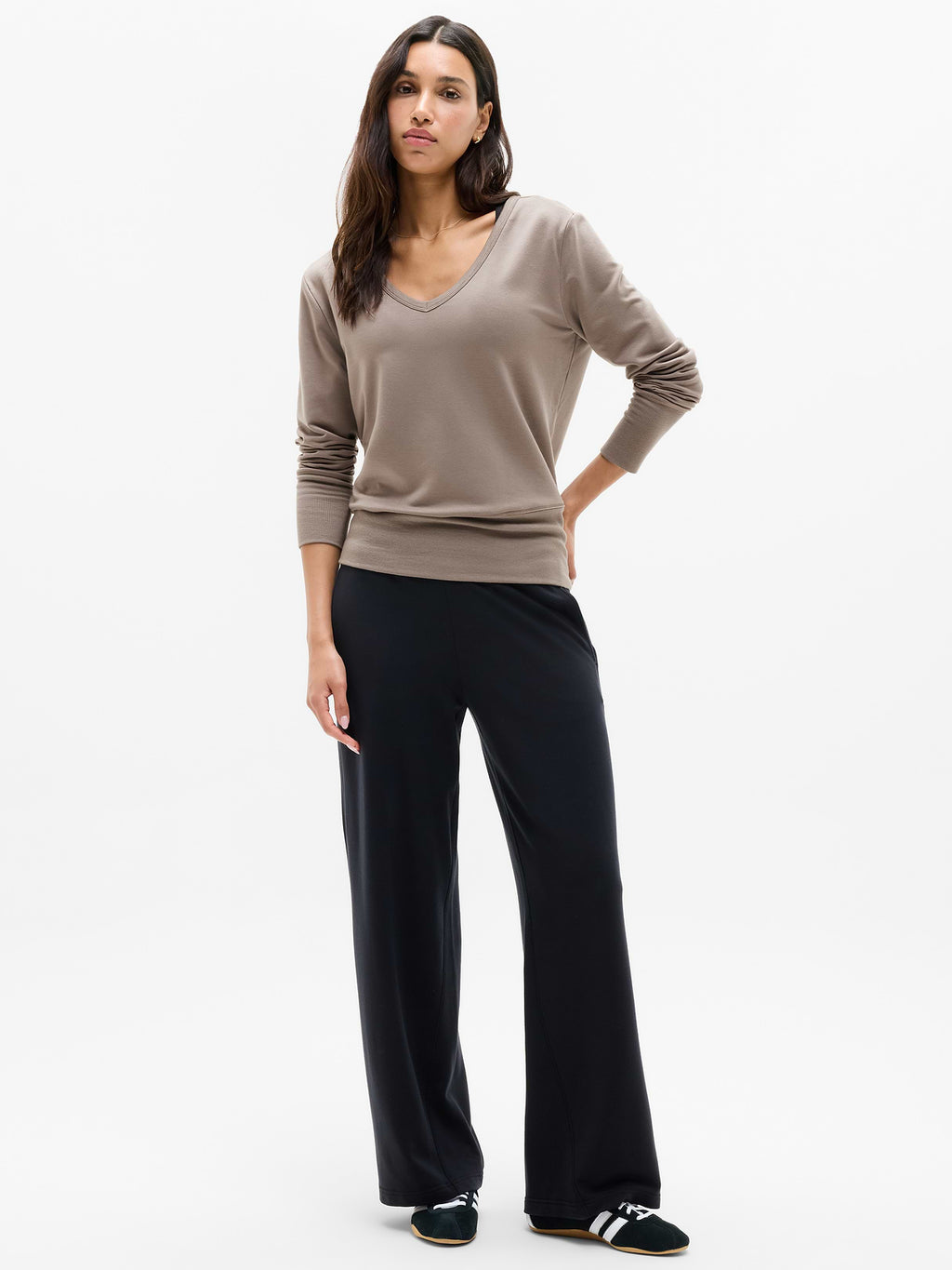 Coaster Luxe V-Neck Sweatshirt - Umber