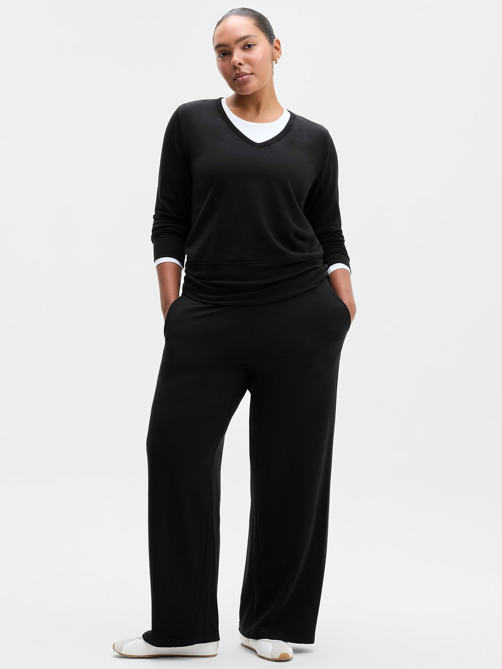 Coaster Luxe V-Neck Sweatshirt - Black