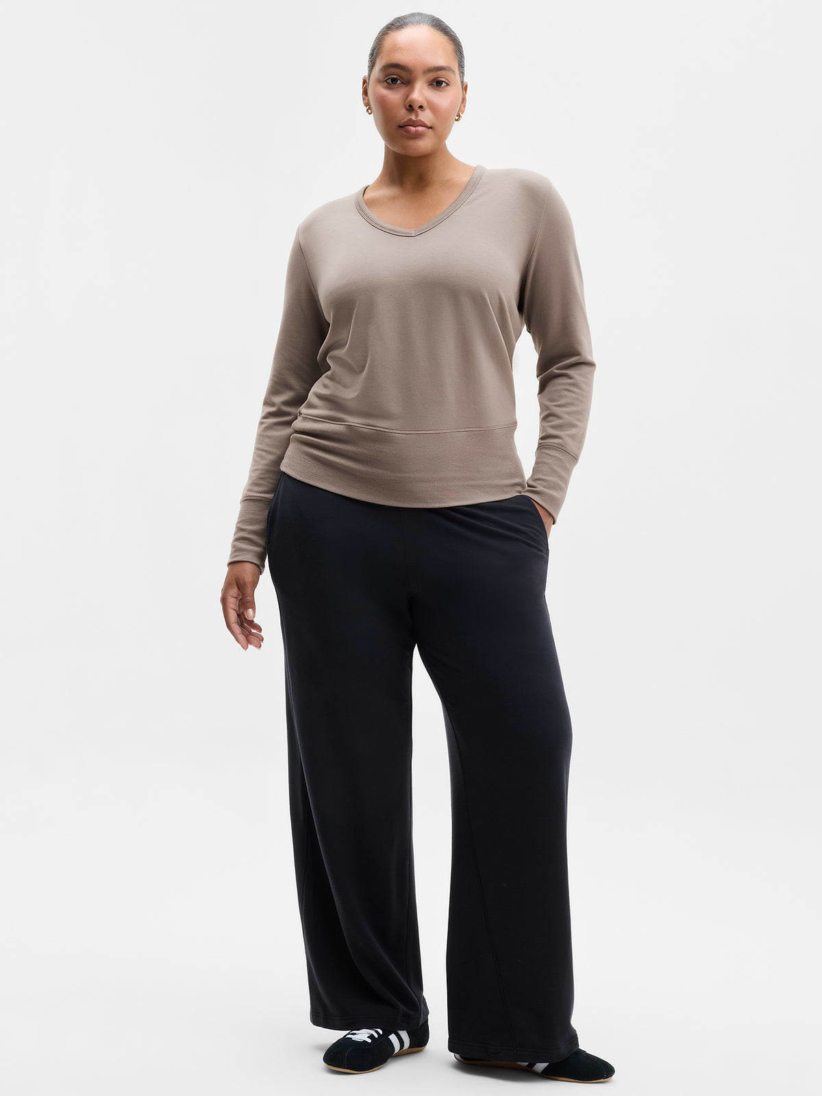 Coaster Luxe V-Neck Sweatshirt - Umber